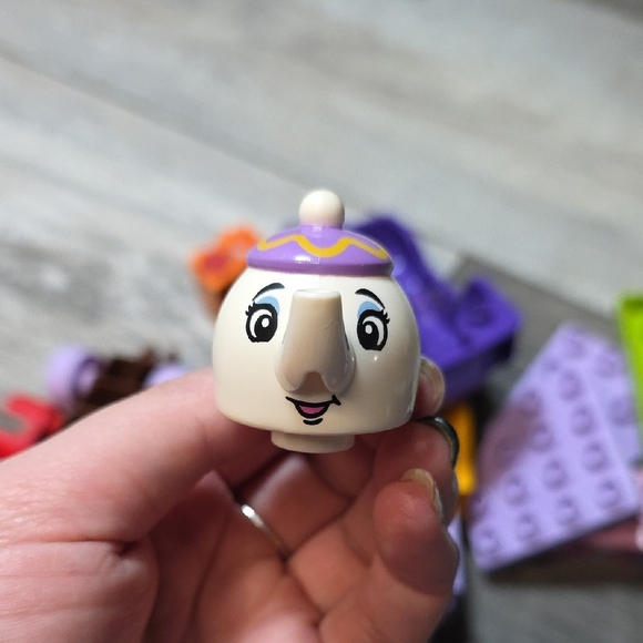 LEGO DUPLO | Girly Disney Princess & Minnie Accessories & Alphabet Letters 26pcs - Picture 2 of 9